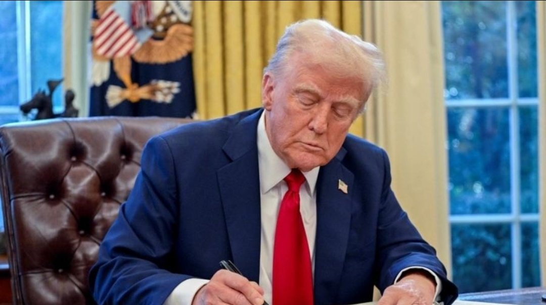 Trump em apenas duas semanas:

•O México cedeu
•O Panamá cedeu
•A Colômbia cedeu
•A Venezuela cedeu
•O Canadá está em panico
•Deportações em massa
•Reféns estão em casa
•Programas de DEI encerrados
•A burocracia foi reduzida
•Demissões no FBI
•Financiamento da USAID