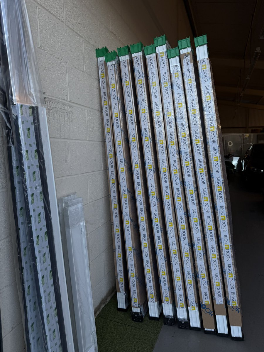 BlindsInGlass's tweet photo. We have some @compdoor solid core doors to deliver
Anyone wanting great service to your door please get in touch, we’ll even help with your own branded design portal
#gobigg @BiGG_compdoor https://t.co/qzab0JBaDY