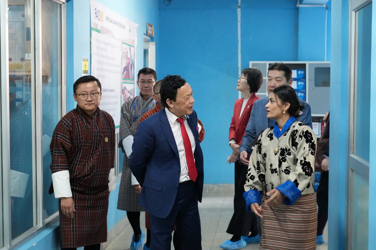FAOBhutan's tweet image. @FAODG and delegation visited the National Centre for Animal Health to witness FAO’s role in strengthening animal health systems in 🇧🇹. From tackling zoonotic diseases to boosting diagnostics for rabies and African swine fever, we’re building resilience together. 
#TecSupport