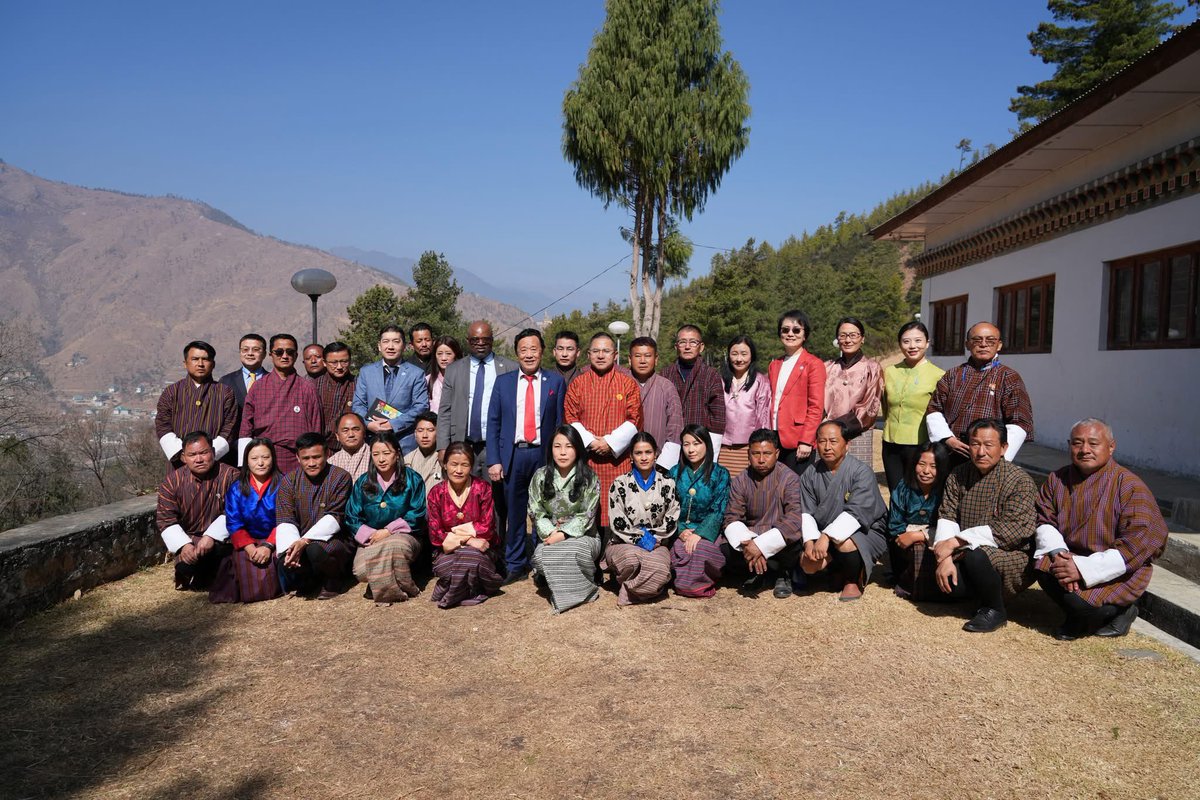 FAOBhutan's tweet image. @FAODG and delegation visited the National Centre for Animal Health to witness FAO’s role in strengthening animal health systems in 🇧🇹. From tackling zoonotic diseases to boosting diagnostics for rabies and African swine fever, we’re building resilience together. 
#TecSupport