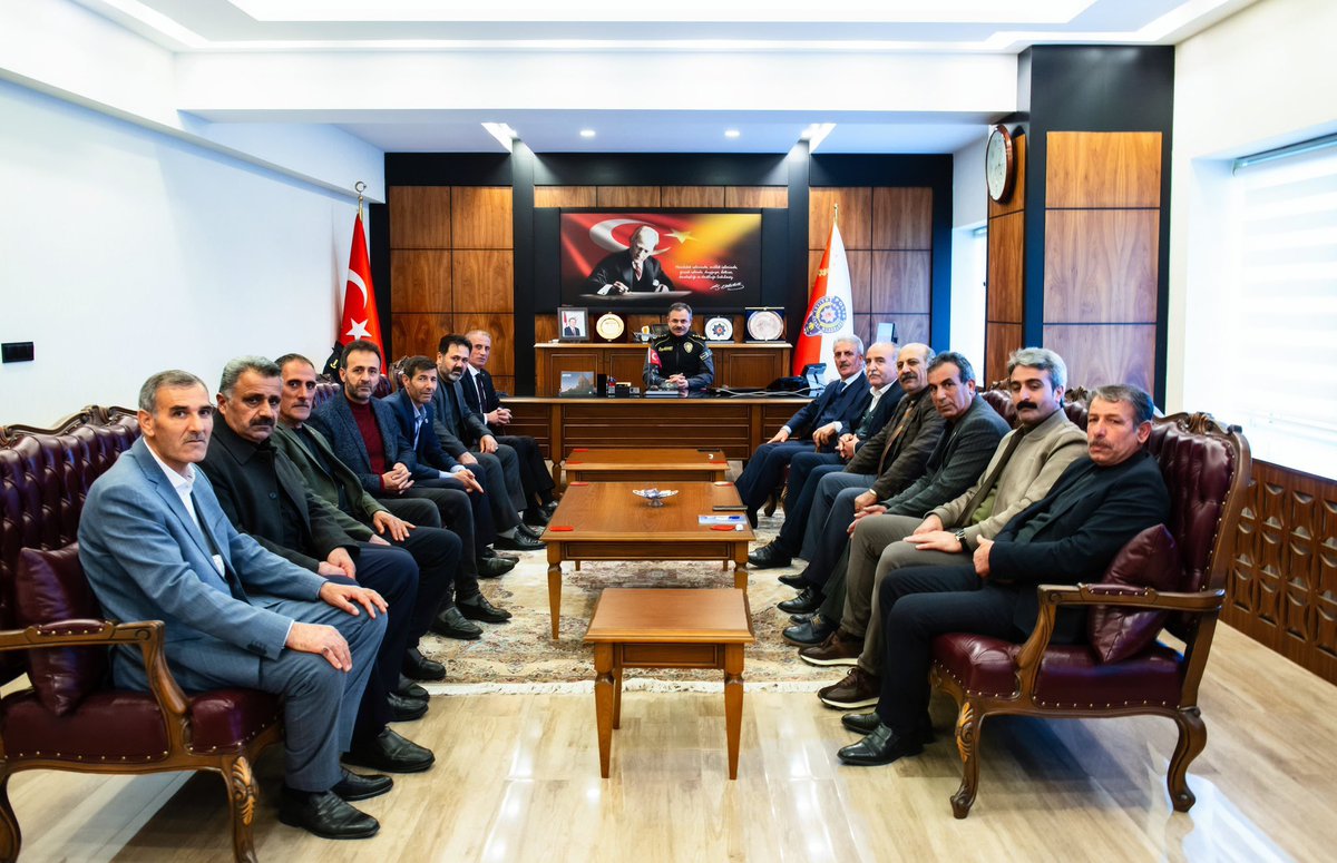 Kısa bir süre önce ilimize atanan Emniyet Müdürü Sn.Beyti Kalaycı’ya hayırlı olsun ziyaretinde bulunduk. Göstermiş olduğu sıcak ilgi alakasından ötürü müdürümüze teşekkür eder, yeni görevinde kendisine başarılar dilerim.