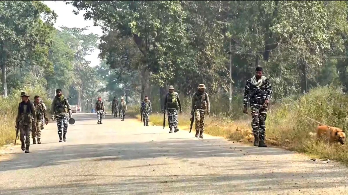 IndianTechGuide's tweet photo. 🚨 Karnataka has been officially declared "Naxal-free" after the last known Naxalite in Chikkamagaluru district surrendered. https://t.co/QGdEJX2j5f