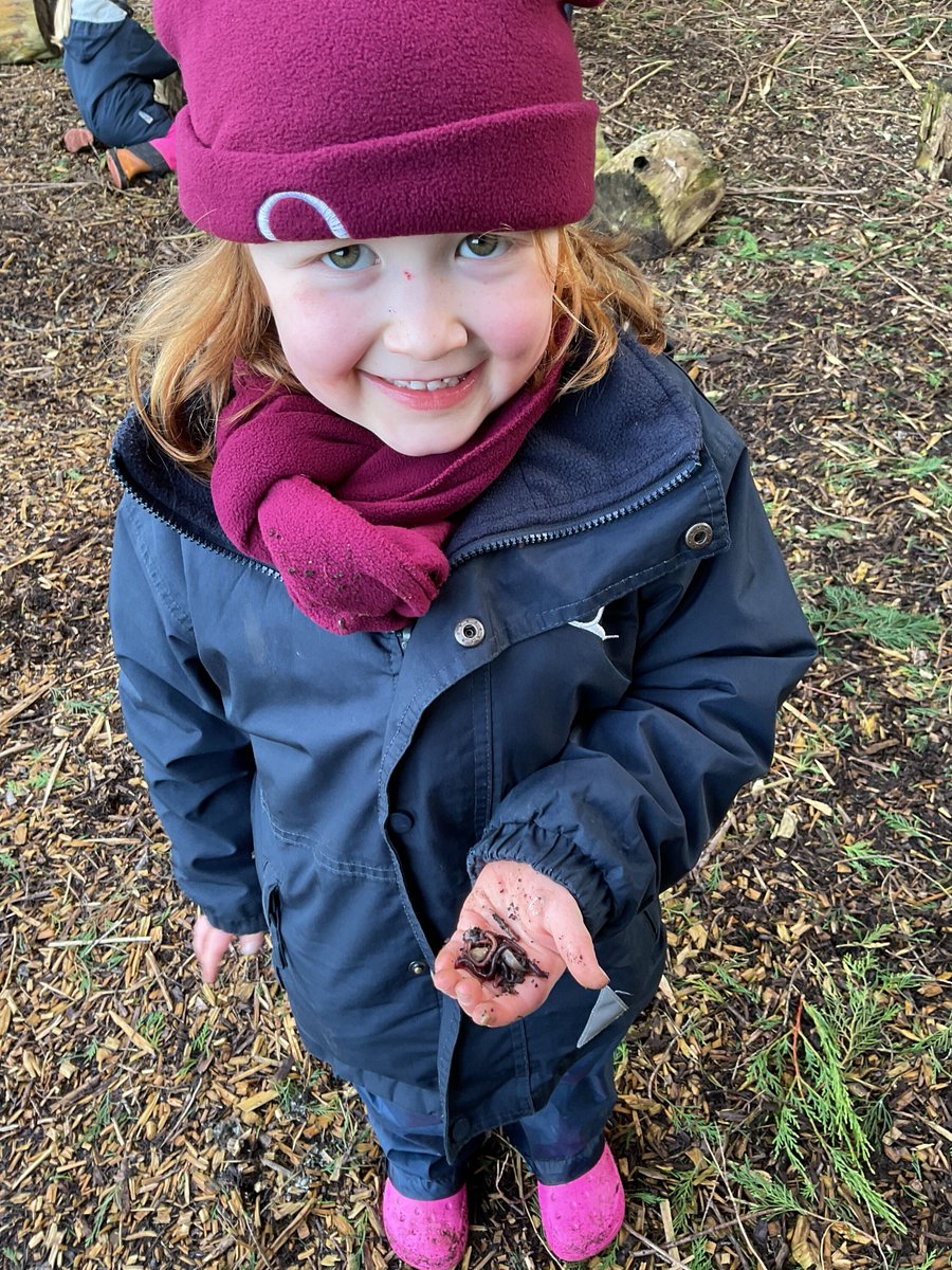 QueensLowerSch's tweet photo. Reception & Year 1 love outdoor learning! From knot-tying in Forest School to creating mud pies & exploring nature, the girls are always excited to get hands-on with the world around them. πΏβ¨ #OutdoorLearning #ForestSchool #NatureExplorers #QueensSchoolChester https://t.co/I66TtxZO0j