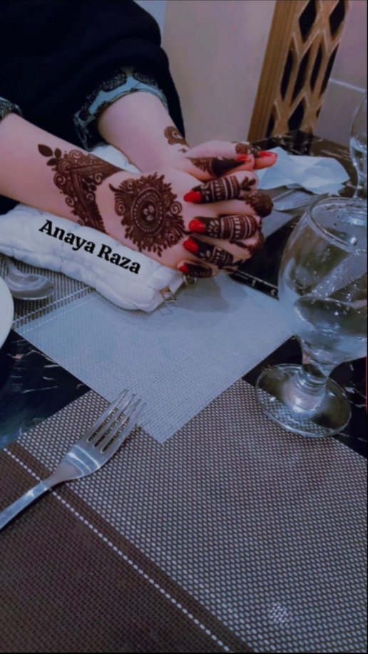 AnayaRaza11's tweet photo. راستوں عمارتوں اور جگہوں سے محبت تھوڑی نہ ہوتی ہے۔
محبت تو وہاں گزرے ہوئے لمحوں سے ہوتی ہے🫠 https://t.co/m78henQkK8