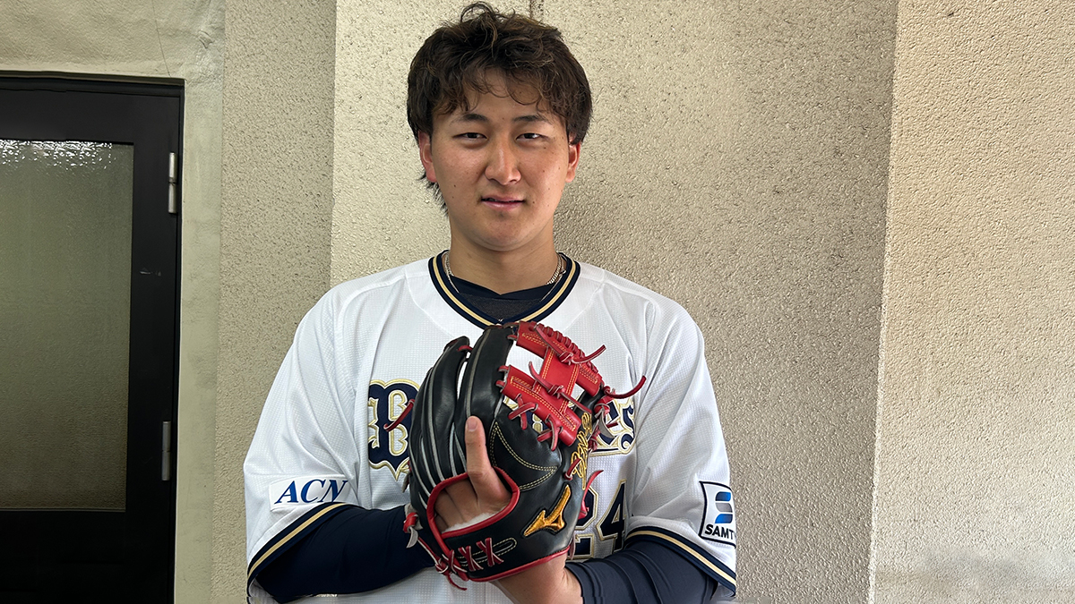 紅林弘太郎 選手の“紅”で彩ったアイテムをご紹介！ おなじみの手袋 