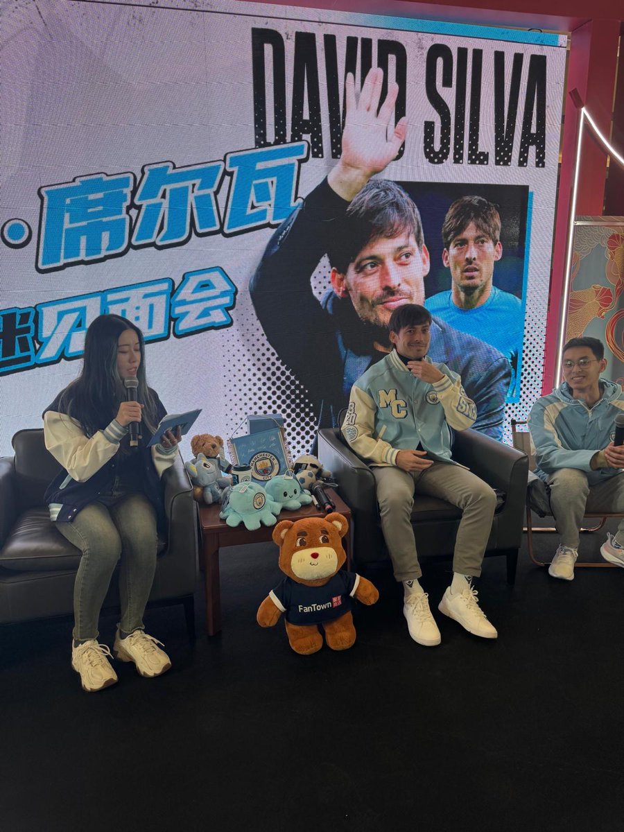 _TPconsulting's tweet photo. 🇫🇷En ce début 2025, nous étions à Shanghai avec David Silva, afin de l’accompagner dans un « Chinese Tour » inédit. 
Une immense fierté pour TP Consulting d’avoir accompagné une telle légende du football mondial en collaboration avec #teamup_sm https://t.co/bnyRKh7Stq