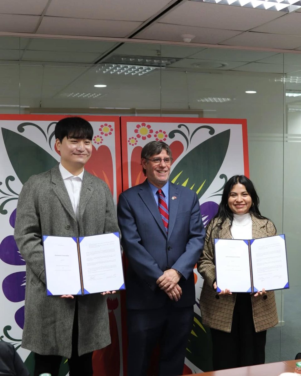 The International World in Korea (IWIK)  y (ASAPEC)  firmaron este lunes un memorándum de entendimiento para fortalecer la colaboración académica y cultural .
La ceremonia de firma se llevó a cabo en la Embajada del Perú en Corea 
koreaherald.com/article/104115…
