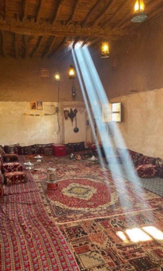 من كثر ماهو كريم سبّال 
مقلط النور في وسط بيته