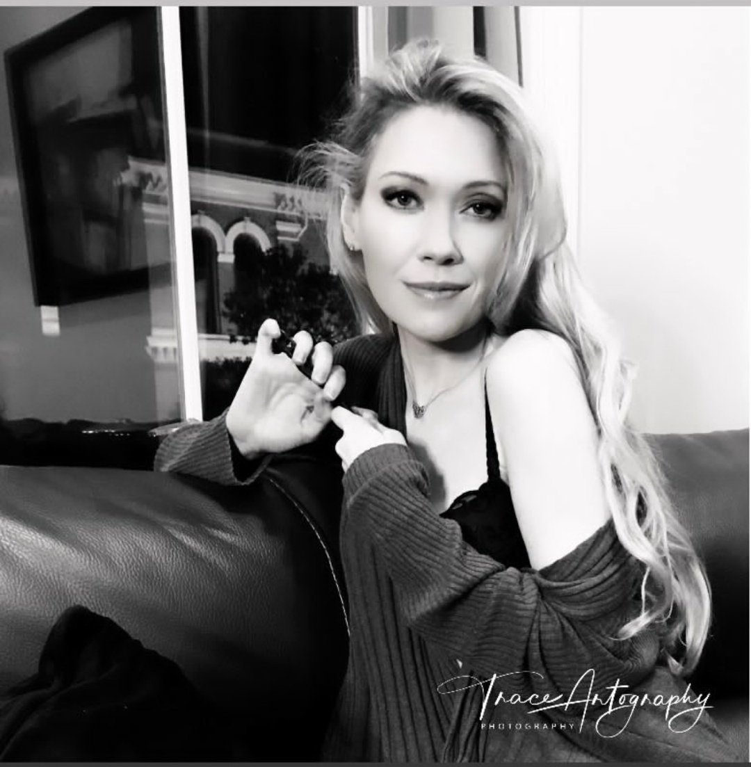 zpinternational's tweet photo. A #tripleshot this #WomanCrushWednesday with @TuckyWilliams . by @tracedeaton 📸 #blondes #hair #legs #blackandwhitephotography #wcw https://t.co/r2GJs6vpIa