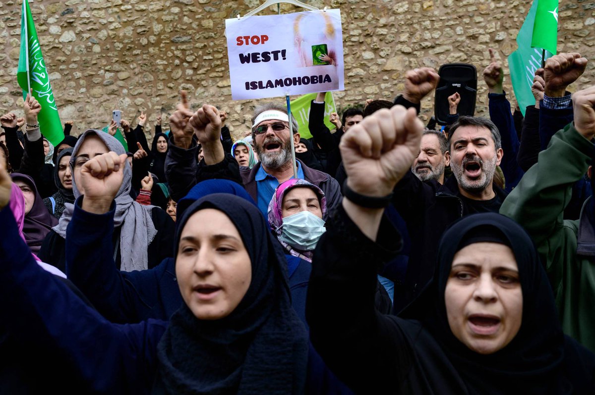 BRITANNIA 2025 🇬🇧 - kauhutarina miten vallata valtio yhdessä sukupolvessa 😑🙏🏽

Lontoon pormestari on muslimi.

Birminghamin pormestari on muslimi.

Leedsin pormestari on muslimi.

Blackburnin pormestari - muslimi.

Sheffieldin pormestari on muslimi.

Oxfordin pormestari -