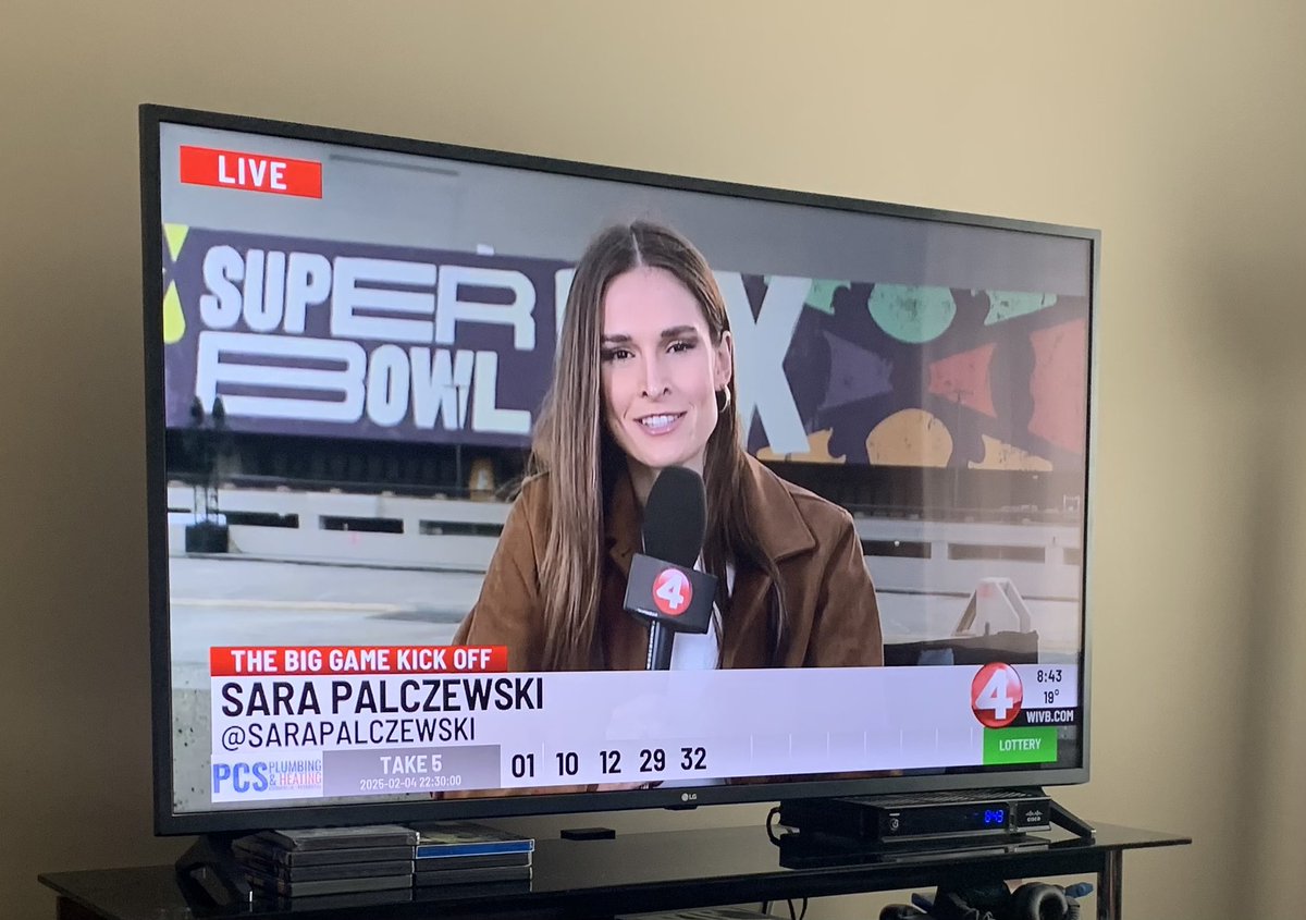 Mark22Photos's tweet photo. So far we have heard from friends &amp; family in Buffalo, Philadelphia, and San Francisco who have seen Sara on TV. We are very excited. This pic is from Channel 4 of my hometown Buffalo, NY. https://t.co/XHW50lYOfK