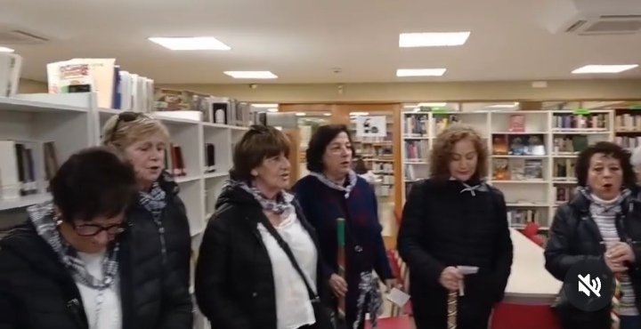 SopeLiburutegi's tweet photo. ATZO BISITA IZAN GENUEN LIBURUTEGIAN. Kalez kale Santa Ageda koplak abesten ibiltzen ziren abesbatzetako bat, Jubilatuen Etxeko "LAGUN ARTEA ABESBATZA", gora igo, eta ahots, tradizioa eta talantea eskaini zizkigun. Eskerrik asko abesbatzaren kide guztiei

#sopelakoliburutegia https://t.co/FafCqk3GqR