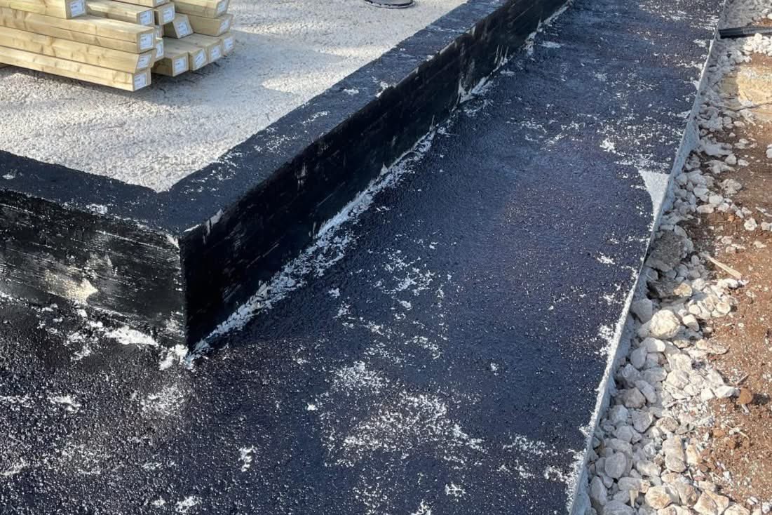 LibianchiSrl's tweet photo. Dettagli e fasi di realizzazione del cordolo di rialzo in cemento armato per le pareti delle nostre case in legno. 
Contattateci per maggiori informazioni o per visionare un cantiere. https://t.co/nwtJlmDerE