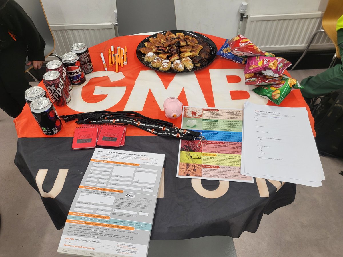MatthewKWright's tweet photo. Brilliant to be back at the Frizlands Lane depot for an early start helping members in #LBBD with @PennyGMB to #MakeWorkBetter
#MembersFirst https://t.co/Ac77oTlXlh