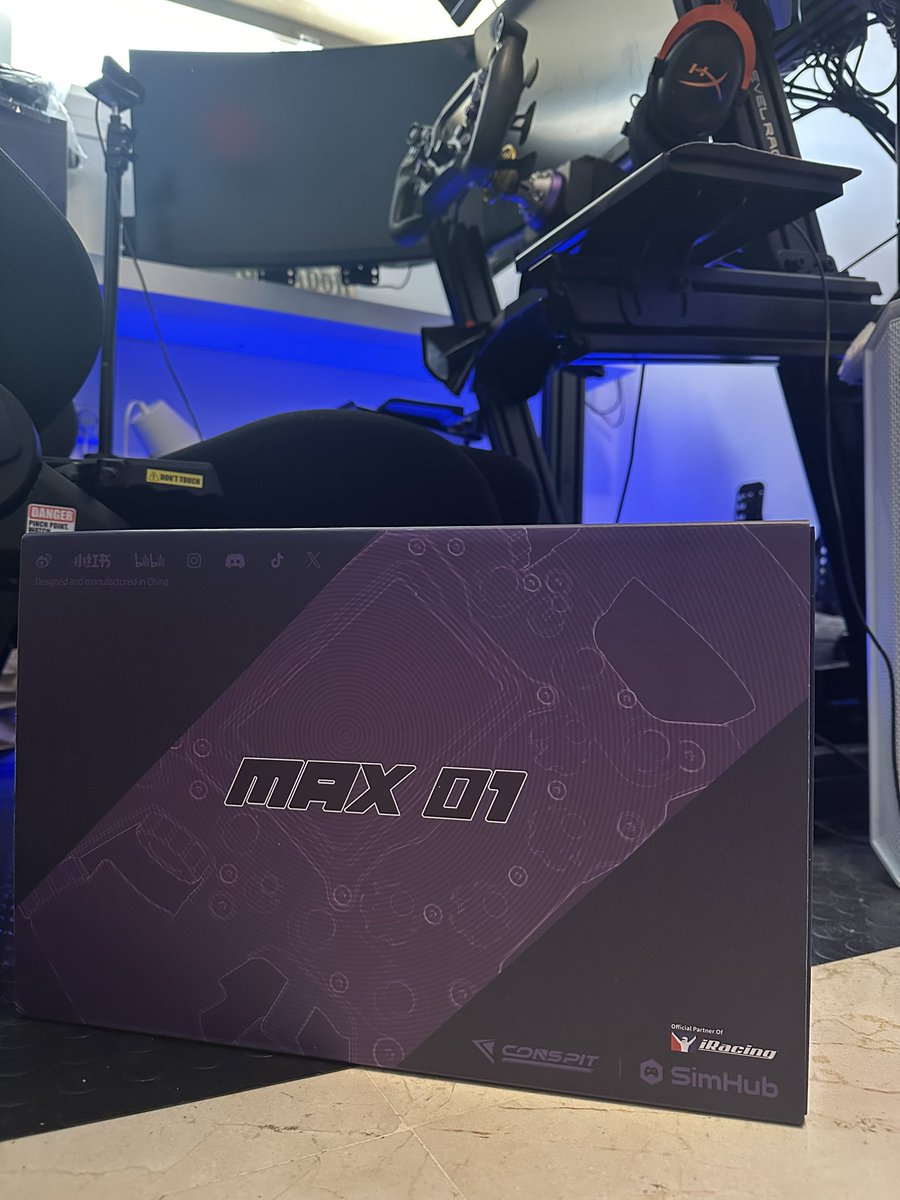 Ante ustedes el nuevo aro Formula MAX 01 de <a href="/OfficialCONSPIT/">conspit_official</a> , completamente compatible con SimHub, y patrocinador oficial de <a href="/iRacing/">iRacing</a> .

Lo estaremos usando y enseñando todas sus características, aun no disponible a la venta, es masivoooooo!