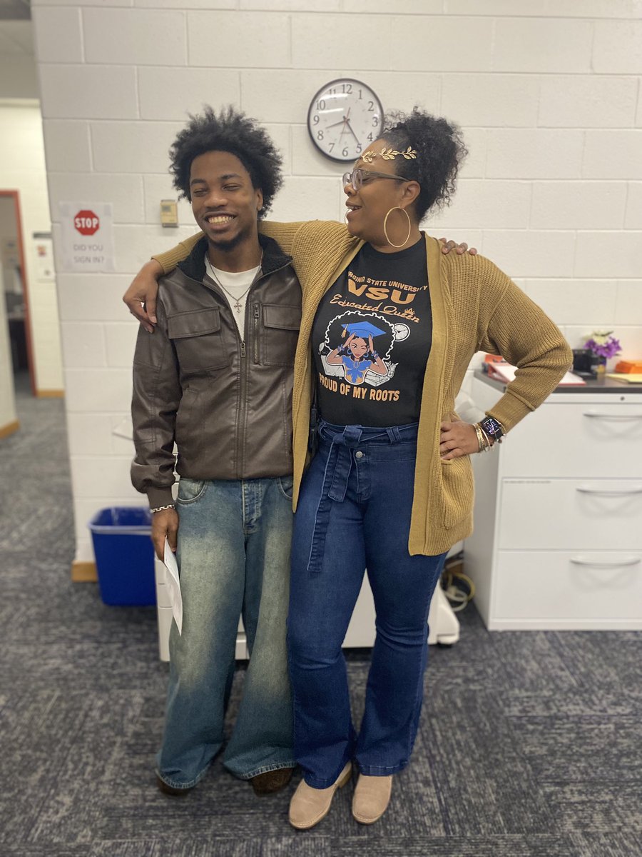 It’s AVID Wednesday and it’s HBCU’s all month long for me! Jaleel is giving Lenny Kravitz so we HAD to grab a photo! <a href="/AVIDwithHinton/">Shawnda Hinton</a> <a href="/TallwoodLions/">Tallwood High School</a>