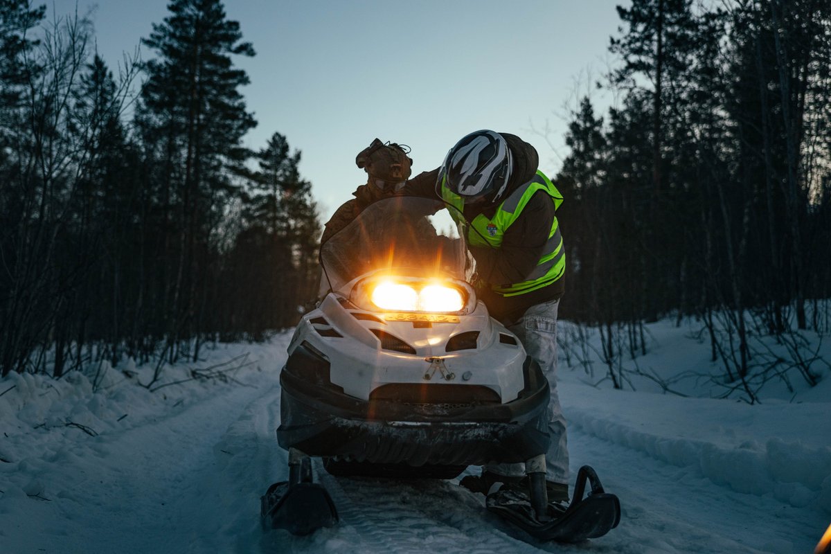 US_EUCOM's tweet image. U.S. Marines train on snowmobiles in Setermoen, Norway, for Exercise Joint Viking 25, an arctic warfare drill enhancing NATO interoperability. #WeAreNato #strongertogether #agileforces #readyandposturedforces