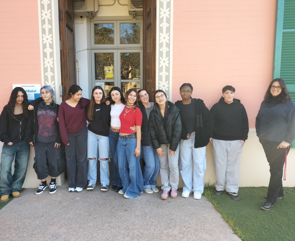 Contents d'anunciar-vos que amb @institutvromana , iniciem el servei comunitari de 4t de la ESO. Els alumnes acompanyaran als nostres usuaris a fer una activitat terapèutica amb cavalls, i alhora, donant suport als professionals de la casa.