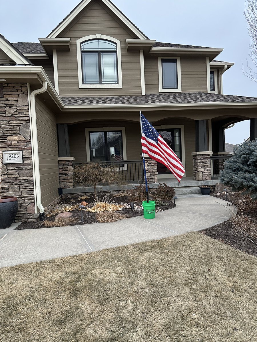 LexAnderson16's tweet image. Honored to fly this bad boy out front today @f3NugentFlag!!  I received it from a true @F3Omaha HIM Red Dirt - thank you! Great job to Juvie for an amazing VQ @F3BeaconValley this morning!