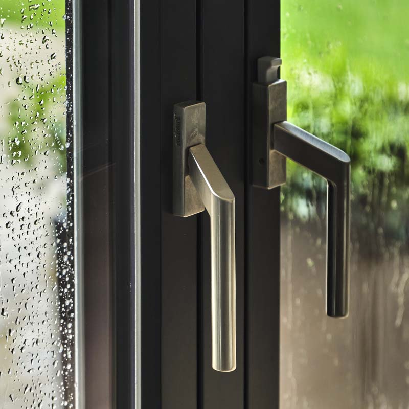 Our Rationel architect-designed ID handle is crafted to complement our contemporary AURA and traditionally styled FORMA windows, plus all our door designs. Easy. Peasy 😊🔒🔑
Rationel: From styles to finishes, we’ll guide you

#Windows #Doors #Security
rationel.co.uk/guidance/handl…
