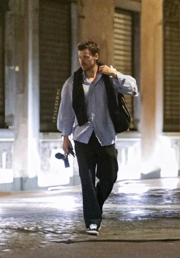 latenightkyoto's tweet photo. still not over this street style, he looked so fine https://t.co/AkvJzPByCj