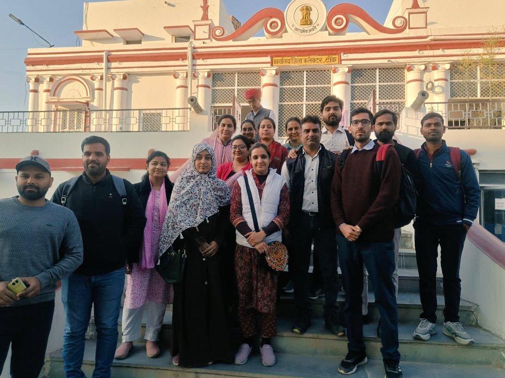 #कंप्यूटर_अनुदेशकों की निरंतर लग रही गैर शैक्षणिक कार्यों में ड्यूटी और हाल ही में #फॉर्मर_रजिस्ट्री_कैंप में लगाई गई ड्यूटी के संदर्भ में टोंक_कलेक्टर सौम्या झा जी को ज्ञापन दिया, कलेक्टर महोदया ने सकारात्मकता और धैर्य के साथ बात सुनी। <a href="/casrajasthan/">कंप्यूटर अनुदेशक संघ</a> <a href="/madandilawar/">Madan Dilawar</a> <a href="/BhajanlalBjp/">Bhajanlal Sharma</a>