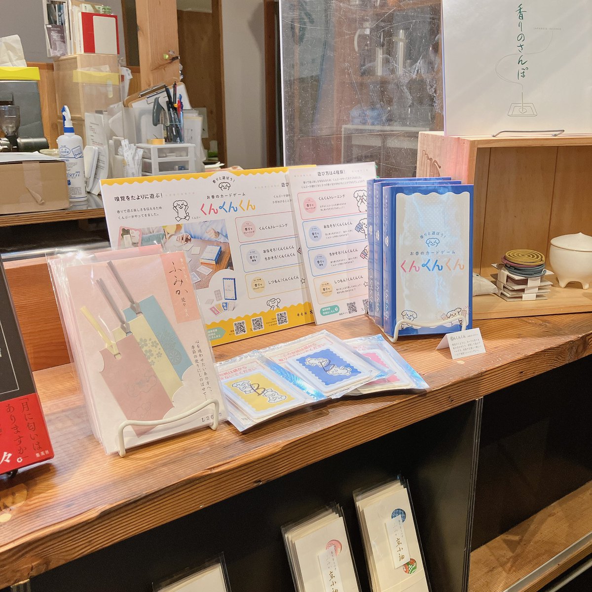 上階の本屋「B&amp;B」さんでは香りのブックフェアをやっております。『透明な夜の香り』『赤い月の香り』もおいてくれています。松栄堂さんの香りのカードゲーム「くんくんくん」もありますよ！