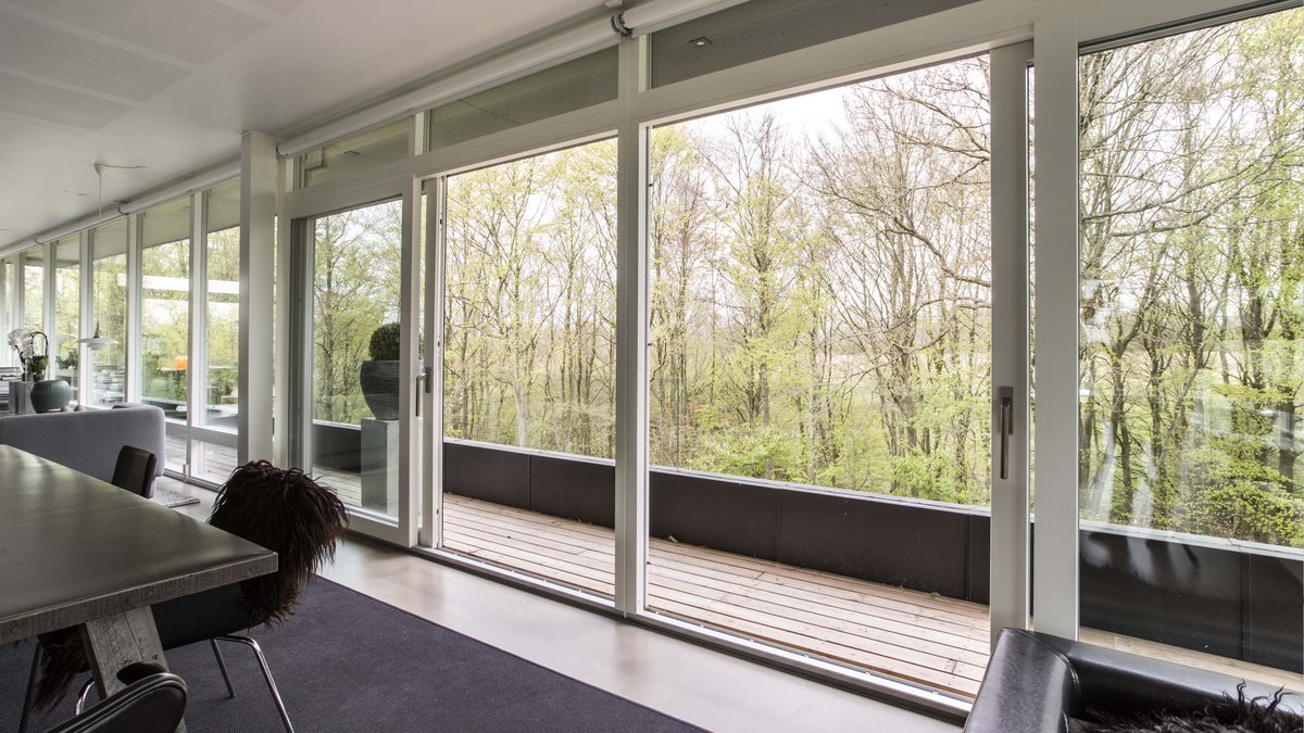 Replacing windows? Match glass to room: acoustic for noisy areas, solar for sunny spaces, obscured and patterned for private parts (🤣). Take a look at the options 😊🪟
Rationel: Your experts in daylight

#Windows #Doors #Refurb #NewBuild
rationel.co.uk/guidance/glazi…