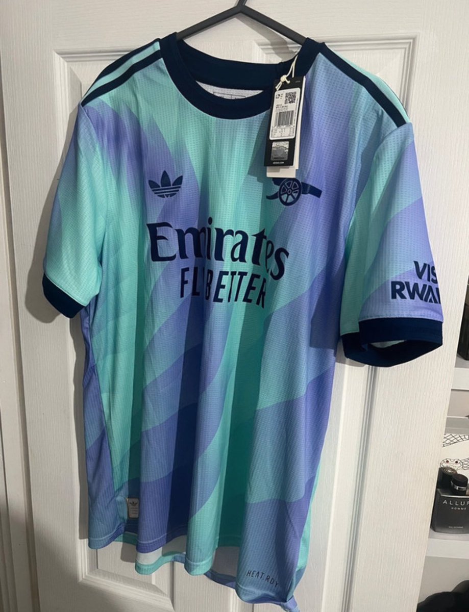 MASSIVE GAME tonight, so if we reach the final I’ll give this top to someone after the game 

Just Retweet🫡 and Like🙏 

Must be Following🧘

I’ll get <a href="/GoonerInDetroit/">Detroit Gooner</a>  to choose the winner if we qualify!