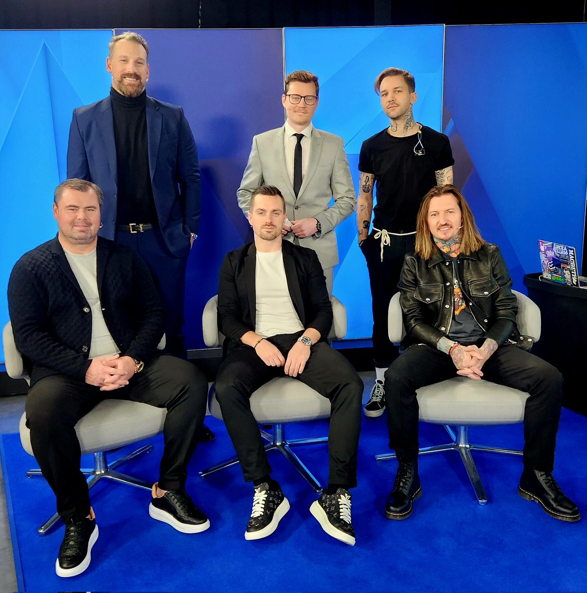 💣🧊 Šampion z Nagana, mistr světa z Prahy a šéfkuchař z hokejové branky, tedy Jarda Špaček, Jakub Flek a Přemek Forejt. Bomby na ledu dnes ve 22:30 na O2 TV Sport. 📺 #bombynaledu