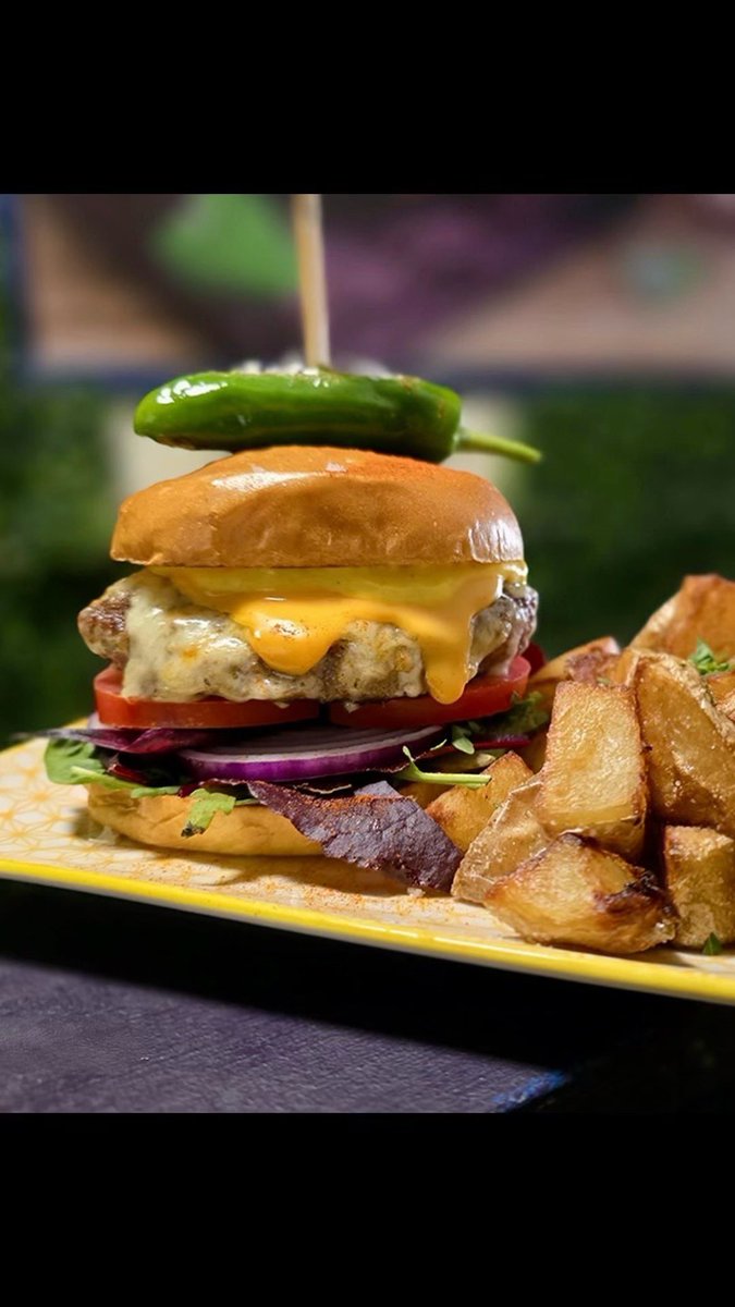 SolYSombraKent's tweet photo. Rochester’s @solysombratapaskent have launched a tasty burger and they need your help to give it a name! 

So comment down below your best names and if one of them is chosen, that person will WIN a burger on the house! 🍔

#burger #win #competition #giveitaname https://t.co/znl5vJUOU8