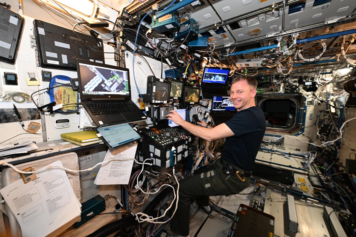 Nick Hague tweet media