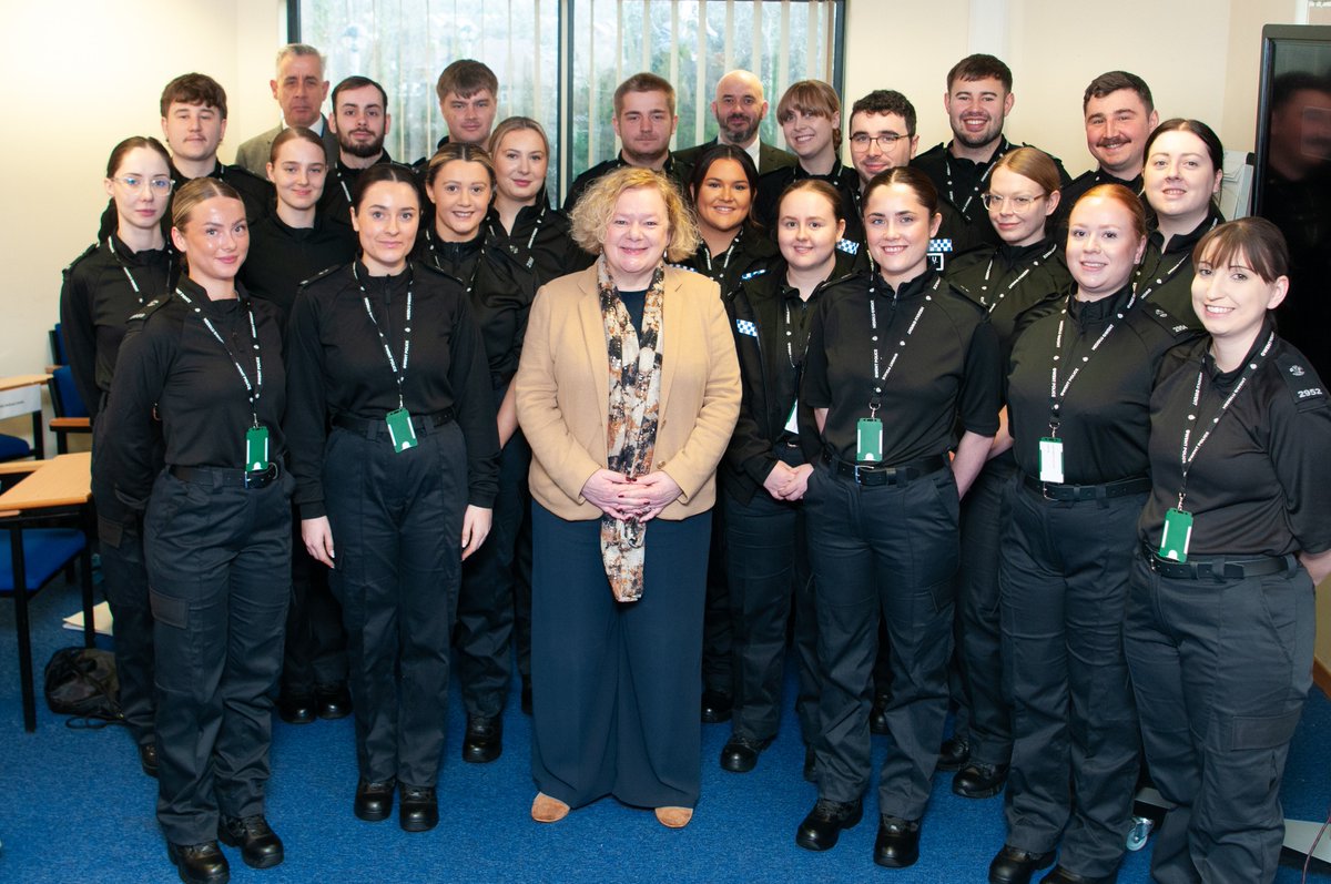 Mae Comisiynydd yr Heddlu a Throsedd Jane Mudd wedi bod i weld swyddogion fyfyrwyr diweddaraf Heddlu Gwent i estyn croeso iddyn nhw.

👉 gwent.pcc.police.uk/cy/ystafell-ne…