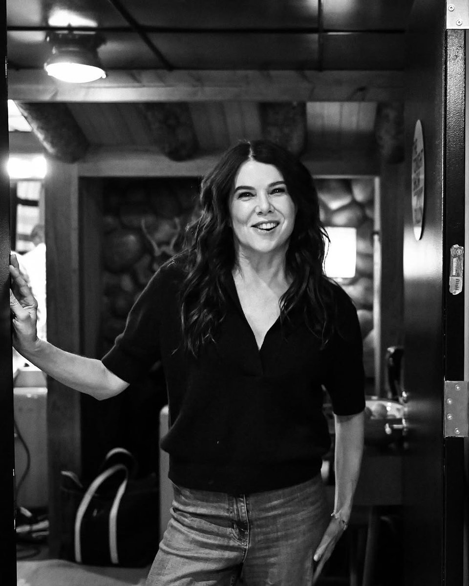 LGkeepssavingme's tweet photo. that's my girl 😍🤍
📸 fallontonightbts ig https://t.co/P2j4krSidW