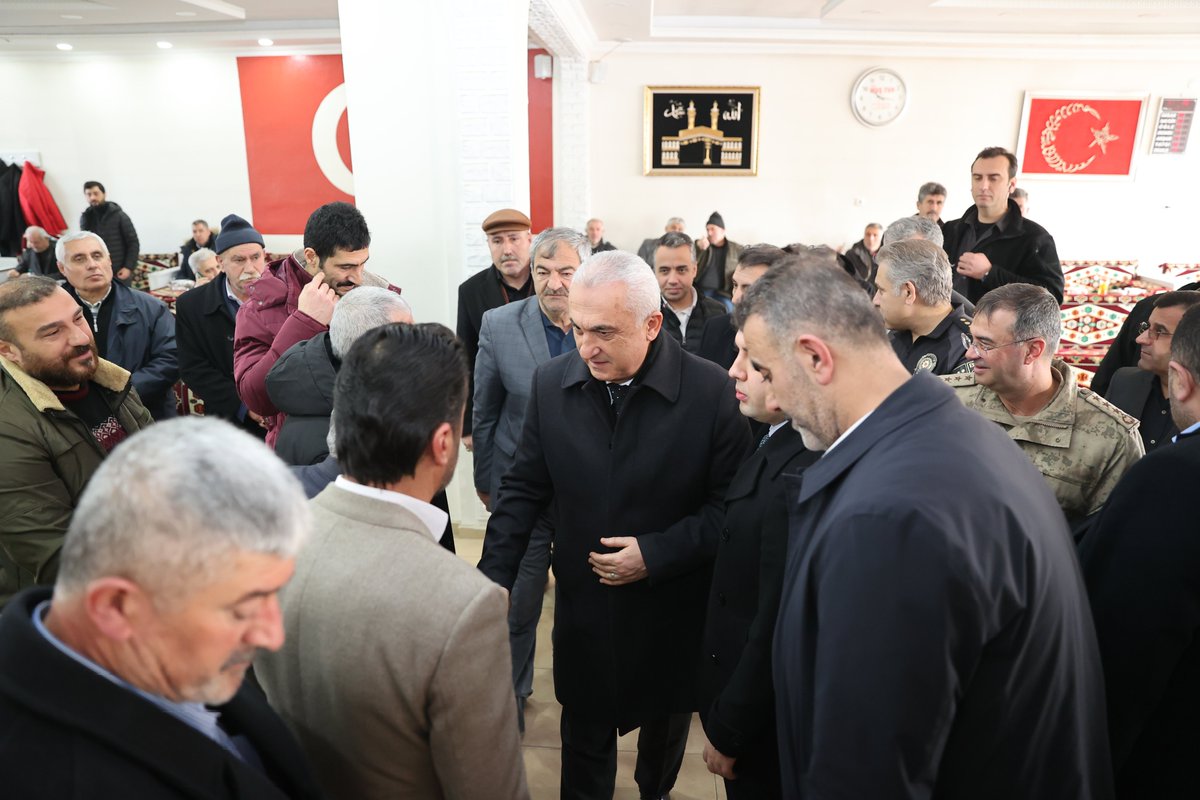 Valimiz Sayın <a href="/Valiavnicakir/">Avni Çakır</a>, Hasköy ilçe Özel İdare Müdürümüz Metin Kürem'in vefat eden ağabeyi merhum Cemal Kürem için Hasköy ilçemizde düzenlenen taziyeye katıldı. 

Sayın Valimiz, merhuma Allah'tan rahmet, Kürem ailesi ve yakınlarına başsağlığı ve sabırlar diledi.#Muş