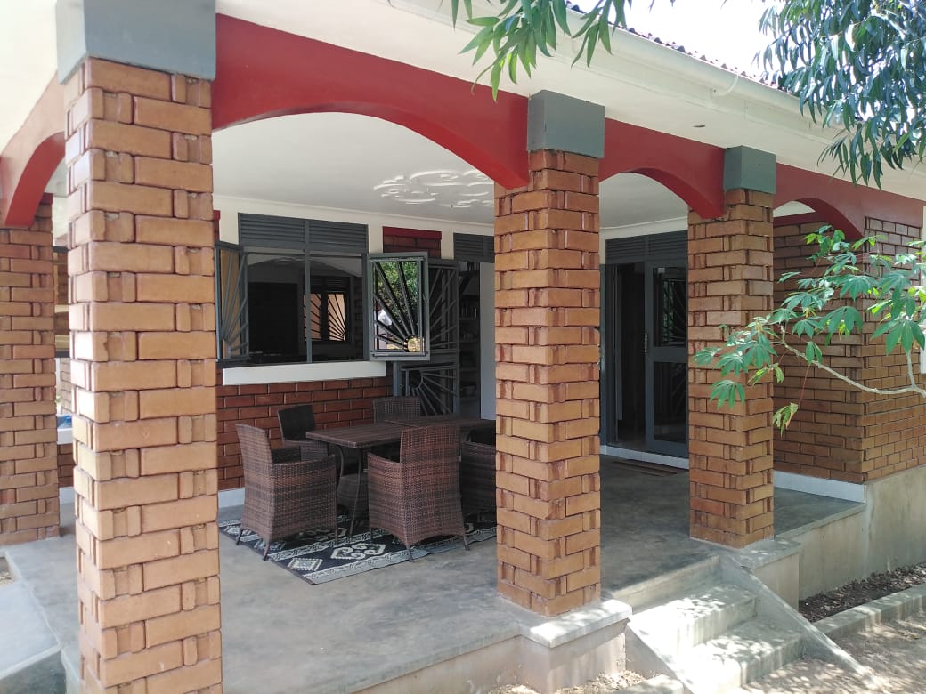 Build your dream house with Makiga interlocking blocks Siri yah Ujenzi Siri ni Makiga Call us on 0794 677600