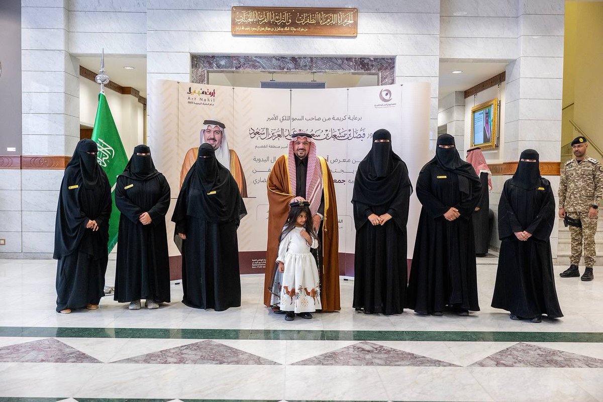 أكد سموه أهمية دعم وتمكين الحِرف اليدوية باعتبارها جزءًا أصيلًا من الهوية الثقافية والتراث الوطني، تزامناً مع #عام_الحرف_اليدوية_2025، الذي يُمثل فرصة لتعزيز هذا القطاع الحيوي ودمجه في التنمية الاقتصادية..

سمو #أمير_منطقة_القصيم يدشن معرض “آرت نهيل” تنظمه جمعية نهيل النسائية