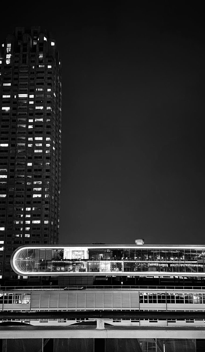 Mullac7921's tweet photo. #Rotterdam #photograghy #art https://t.co/fxkqcMX377