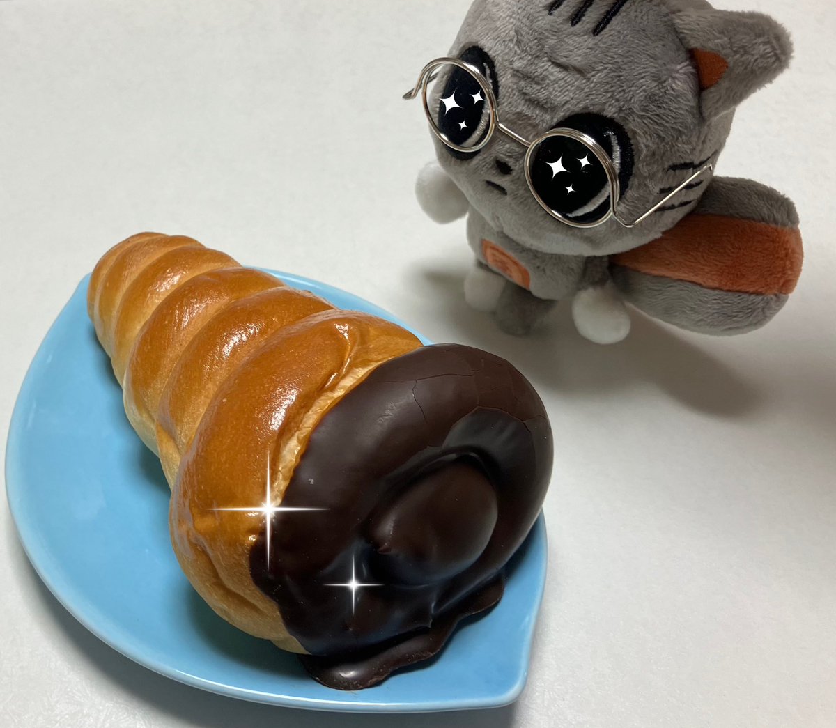 tehyodago25's tweet photo. ㊗️テヒョン誕生日おめでとう〜！！🎉
やっと見つけたチョココロネ☆

#OurBundleOfLoveTAEHYUN
#愛されっ子テヒョンの誕生日だニャン
#태현이가써내려간새벽별의노래 
 #태현   #TAEHYUN https://t.co/IPrJ40RrV5