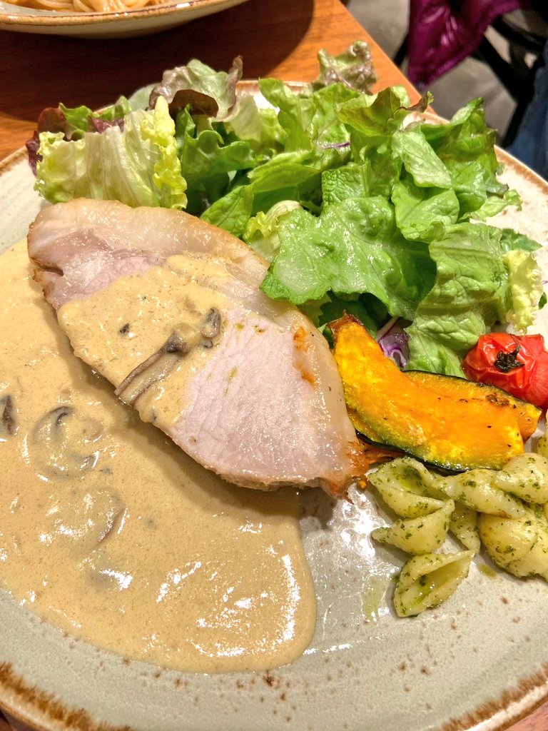 crow_something's tweet photo. パン好きの友人とパン食べ放題のランチ🍞
スープとカレーも食べ放題だったけど
メインのパスタが1番美味かったなー https://t.co/Zq7vDz7E2c