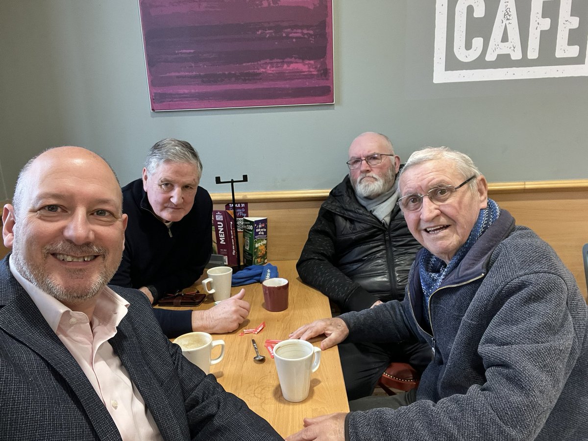 A joy to catch up with my old pals &amp; #Boro legends Jim Platt &amp; Gordon Jones along with their mate Stuart. 

We also gave a call to Boro legend Stuart Boam who isn’t well. 

Heard some great tales from Boro in the 60s &amp; 70s - plus we analysed the previous night’s defeat