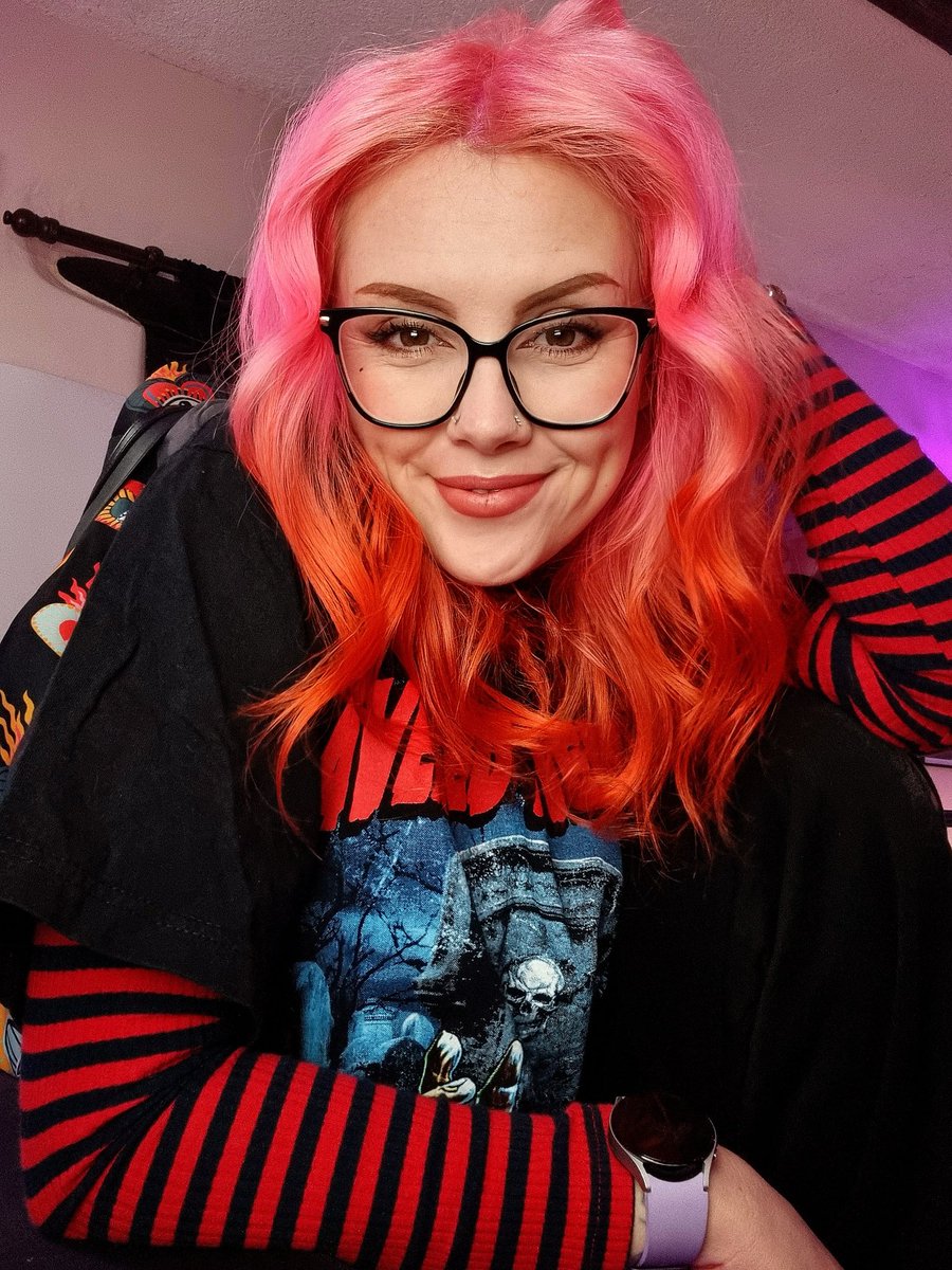 Smeggles_ tweet media