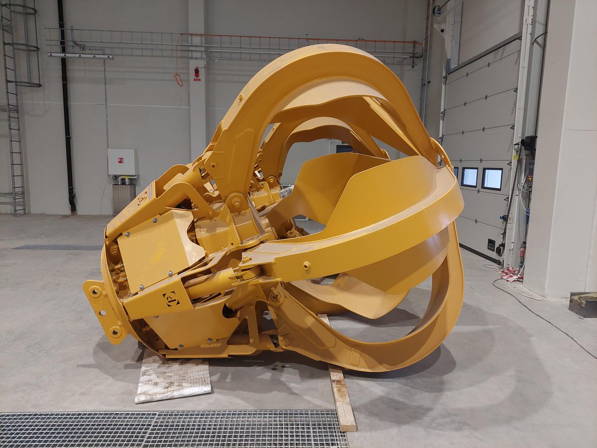 PEverhill's tweet photo. Premiärbesök vid @tekniskaverken nya automatiska sopsorteringanläggning. Kapacitet att sortera 200,000 ton hushållsavfall/år (plast, metall, organiskt, papp &amp; övrigt). Nu håller vi tummarna för att regeringens avfallspolitik gör det möjligt att köra igång på riktigt #avfall https://t.co/7E9f6B3d2m