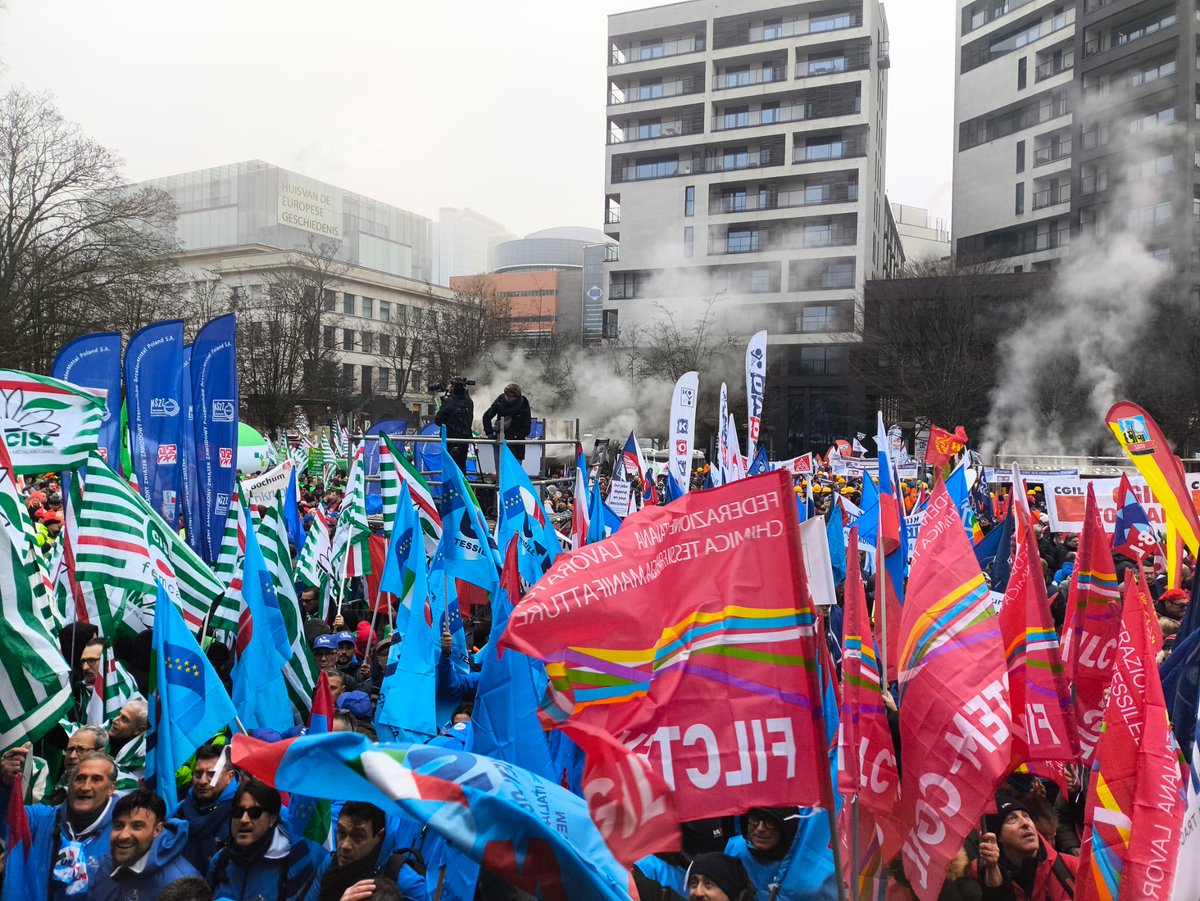WorkersEESC's tweet photo. Trade unions are marching today in Brussels to defend #GoodIndustrialJobs! 
 
Let's not forget that Europe was built on the back of industrial workers.    

Let’s stop deindustrialisation before it’s too late! https://t.co/49pR8ca0zf