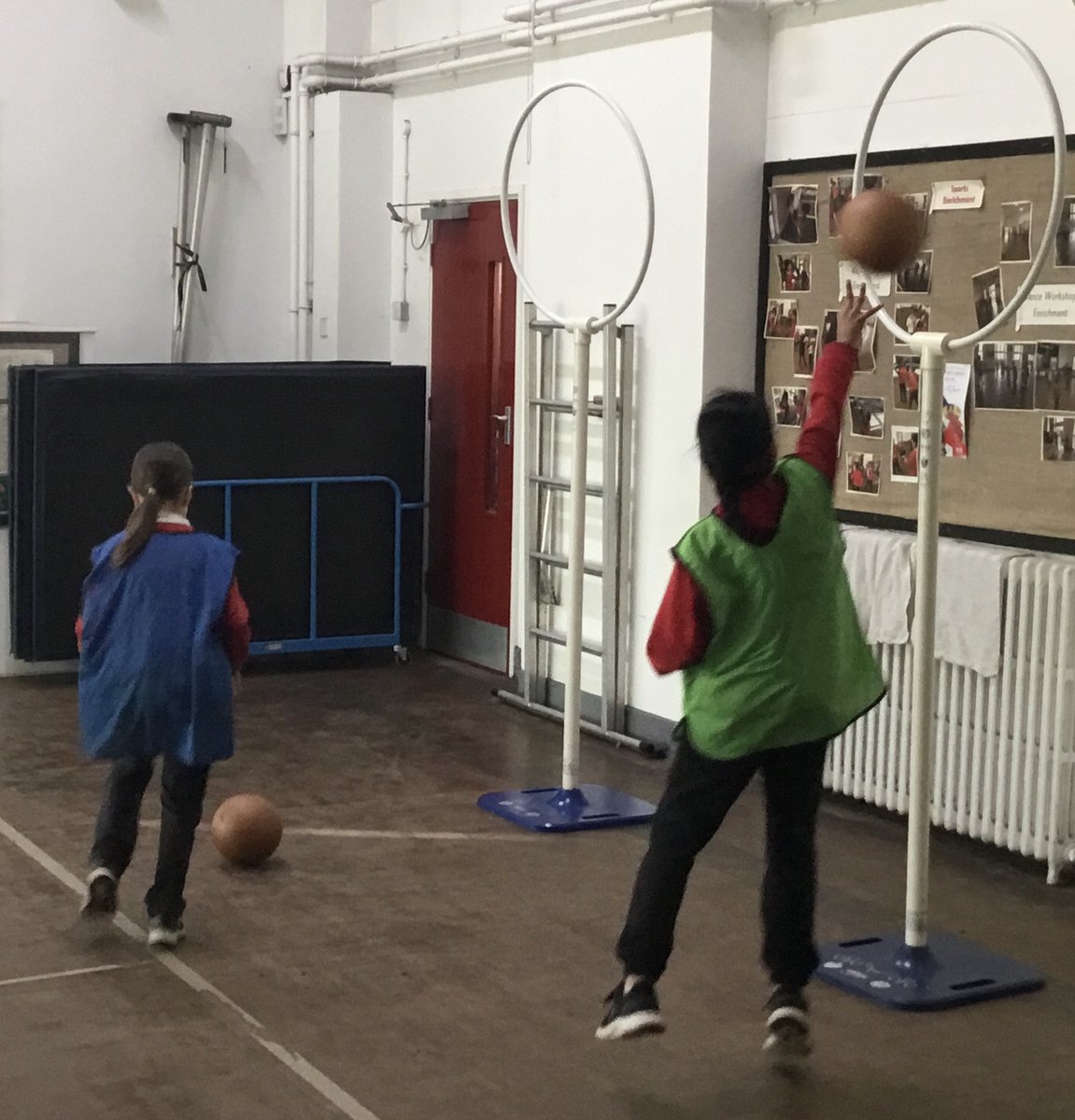 HenryWhipple1's tweet photo. Year 5 showing their wizarding potential in #quiddich today #enrichment #exercise @NST_forschools @enrichedu https://t.co/u6InMsJGRq