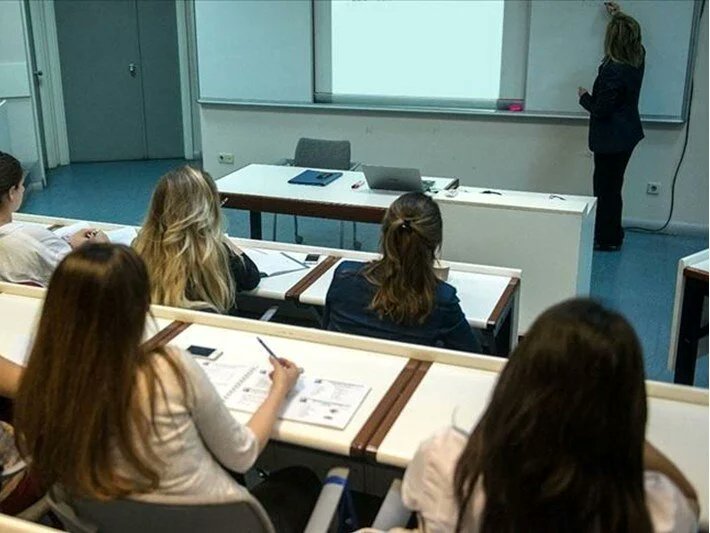 🔵 İŞKUR Gençlik Programı'nın ayrıntıları belli oldu: 14 gün çalışan öğrenciye 15 bin lira maaş!

(NTV)