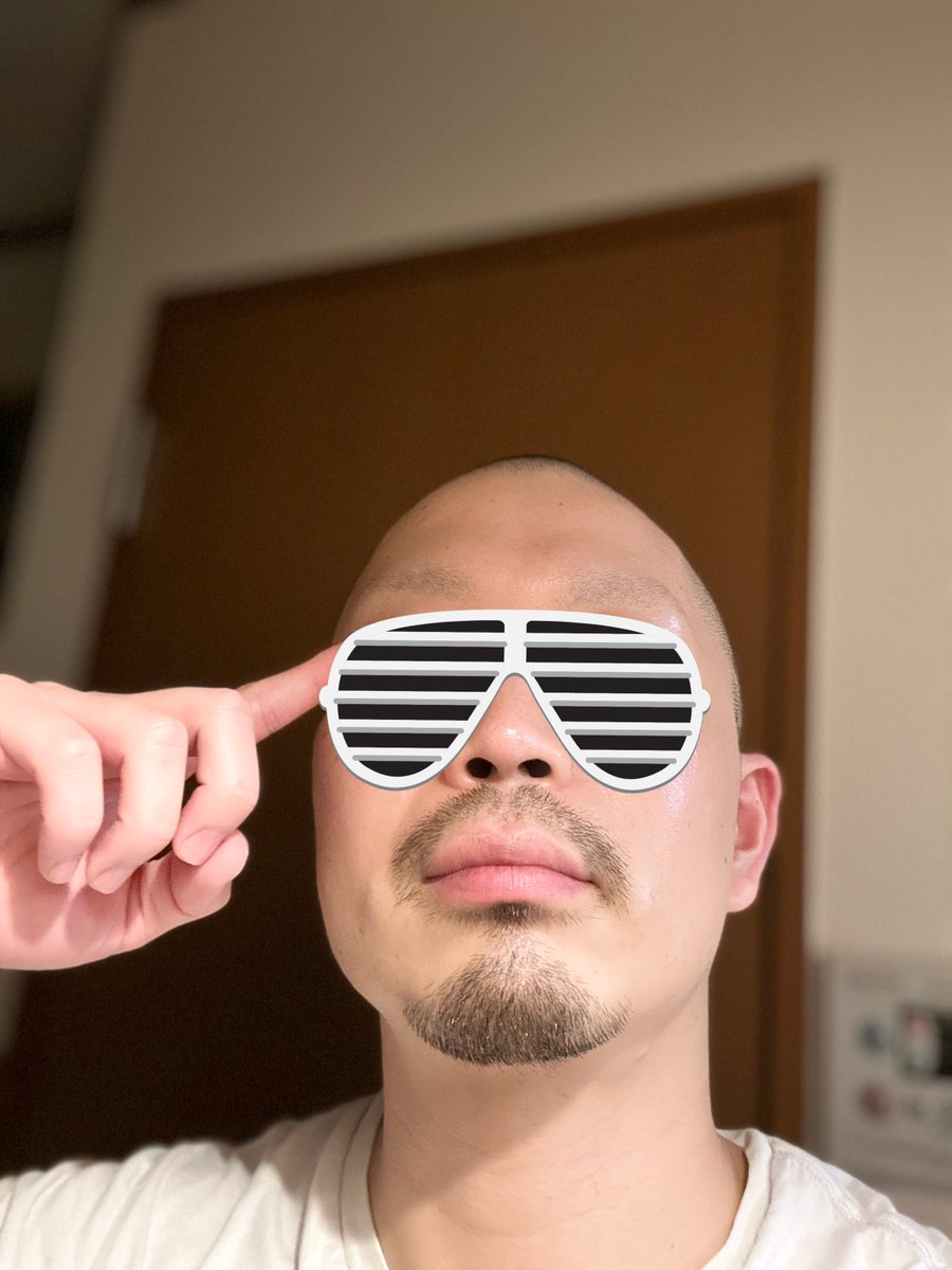 眉毛0.5mmで刈り込んだ。