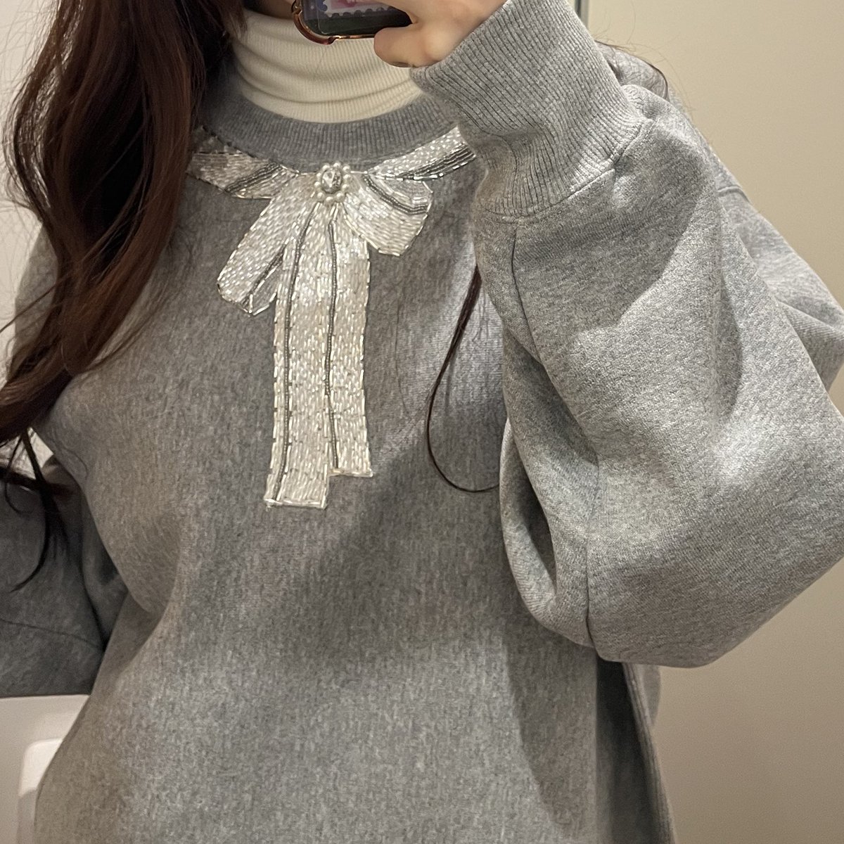 0423uin's tweet photo. guのスウェットにビーズ刺繍をしたよ🪡 https://t.co/xfS6Ox2v7o