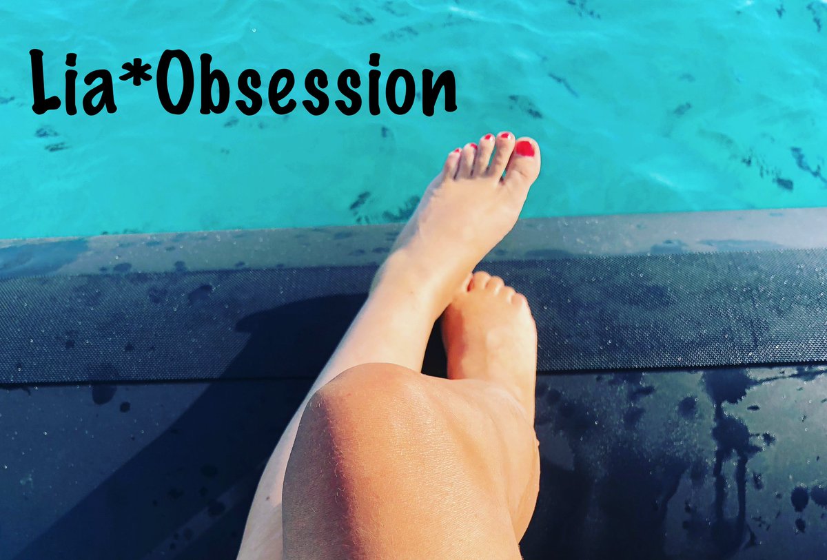 LiaObsession's tweet photo. "Plongée dans la sérénité, les pieds dans l'eau, l'esprit en paix. 🌊 #LiaObsession" https://t.co/pZ9AtLqgo1