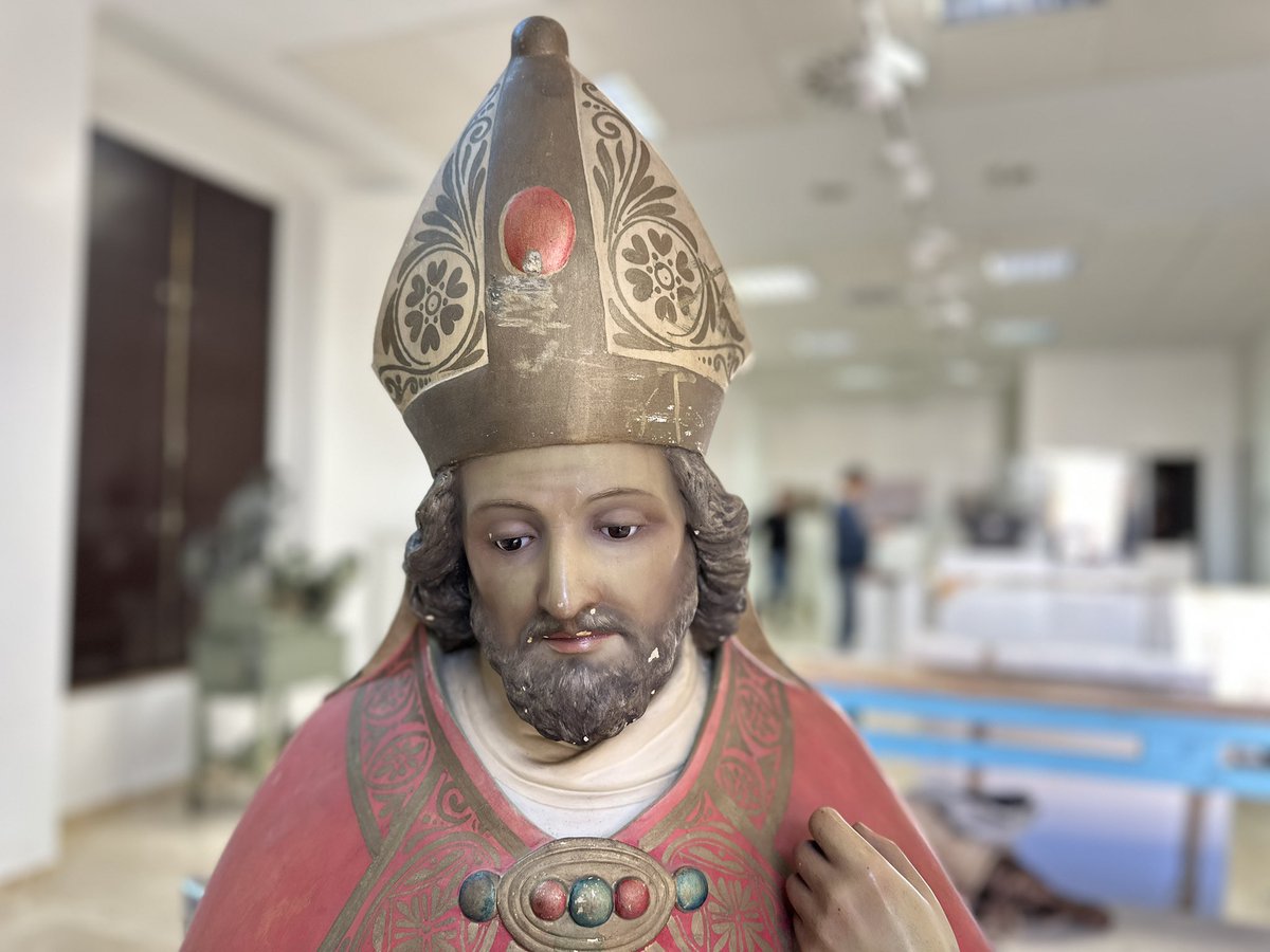 Este santo, que tantas veces sacó Summers en sus películas, nos acompaña allí donde va la exposición “It’s Summers time”. 
Desde mañana a las 20:00 en La Palma del Condado. <a href="/AytoLaPalmaCdo/">Ayuntamiento de La Palma del Condado</a> <a href="/DipuHU/">Diputación de Huelva</a> <a href="/FranGMatute/">Fran G. Matute</a>
